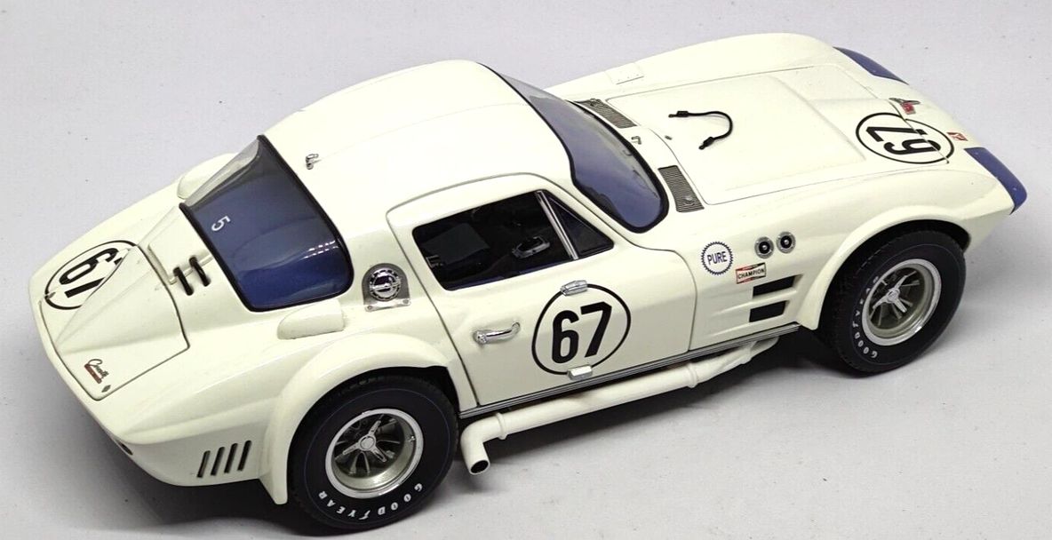 Exoto 1/18 Scale - Chevrolet Corvette Grand Sport - #67 White - Roger Penske