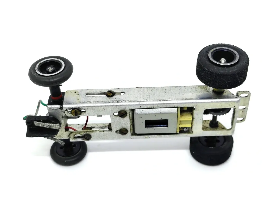 Running vintage Chassis with 36D motor. Nice Wheels! Runs great!