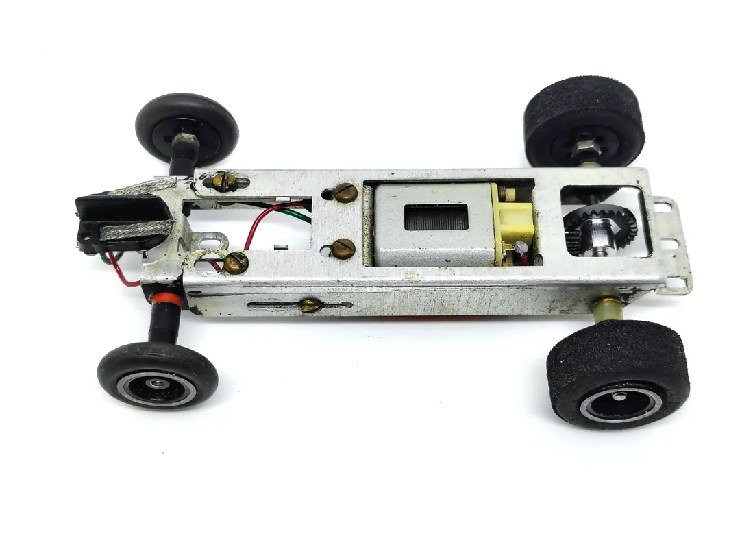 Running vintage Chassis with 36D motor. Nice Wheels! Runs great!